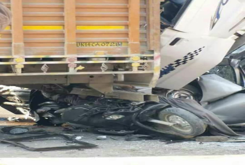 Accident in rishikesh horrible photos of dead body rescue by jcb