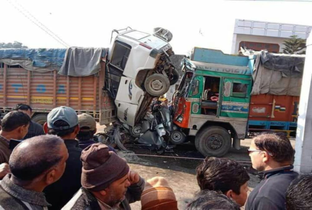 Accident in rishikesh horrible photos of dead body rescue by jcb