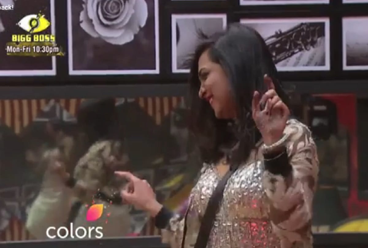 arshi khan reentered in the bigg boss 11 house at finale week