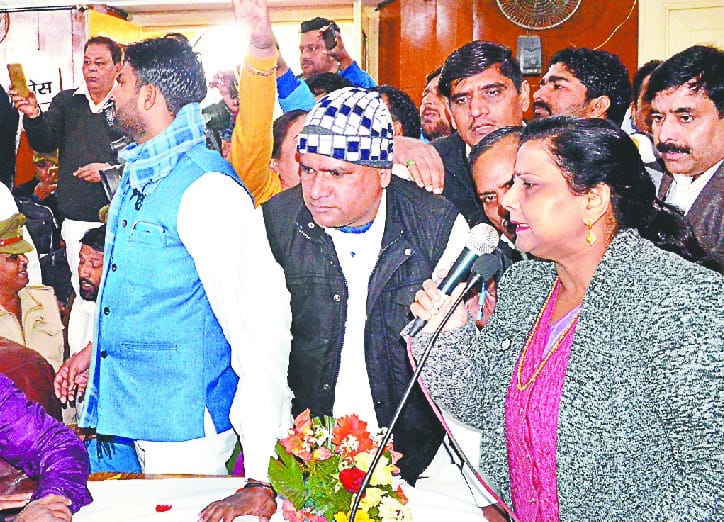 mahaapaur ki gugli par bjp parshad bold