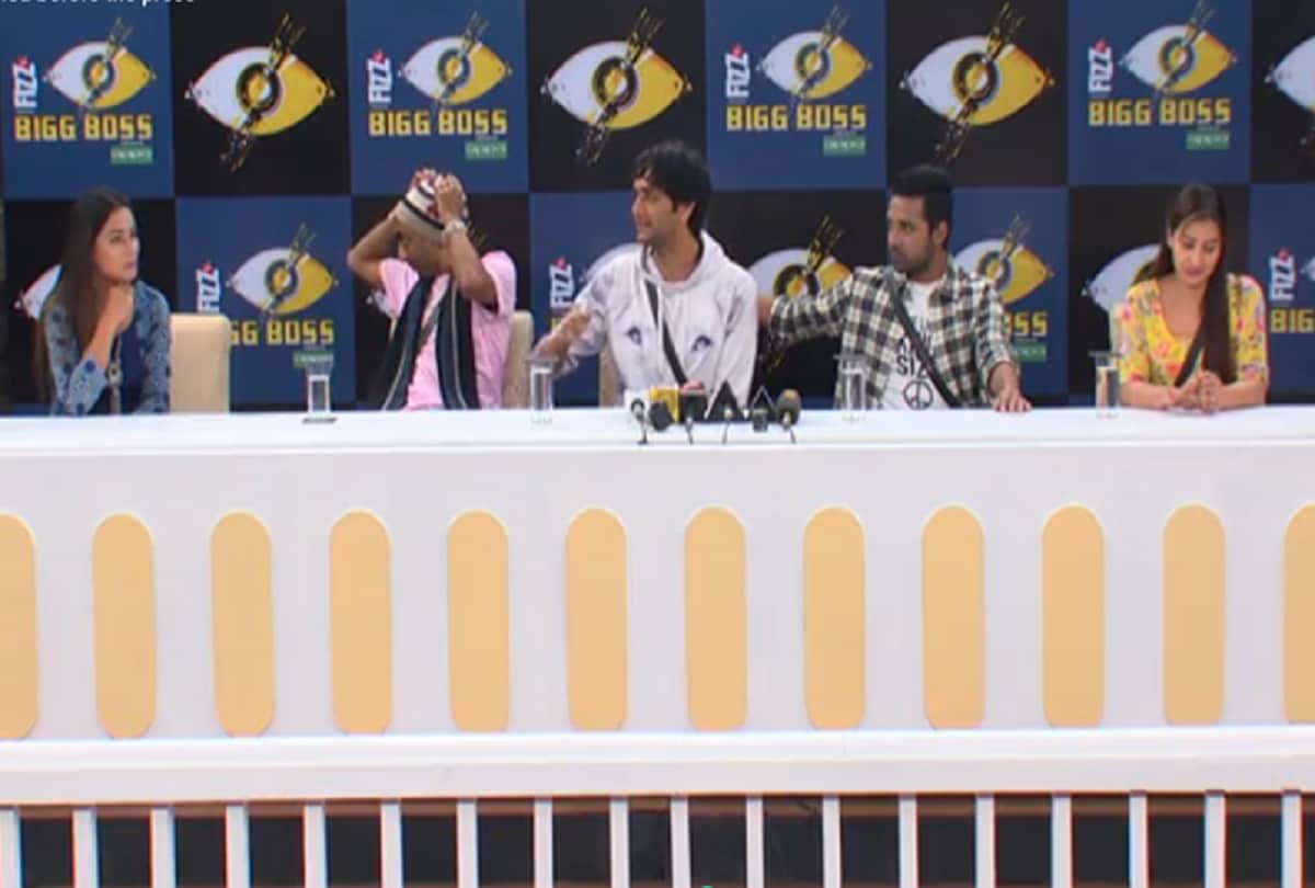 shilpa shinde revealed that akash dadlani sniffs women undergarments