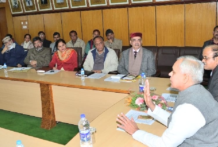 acharya devvrat predised meeting at palampur agriculture university