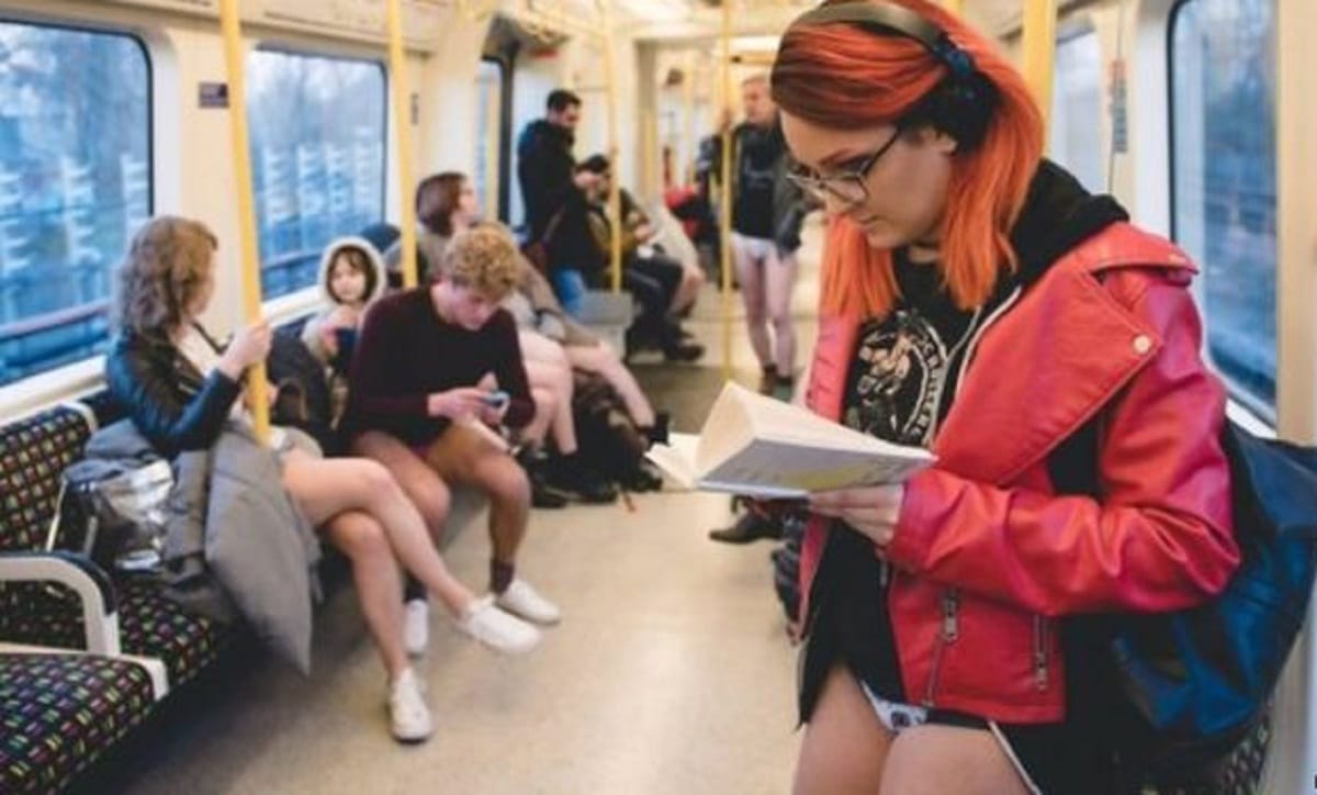 Thousands of boys and girls traveled in Metro without wearing pants