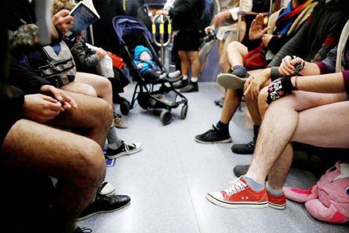 Thousands of boys and girls traveled in Metro without wearing pants