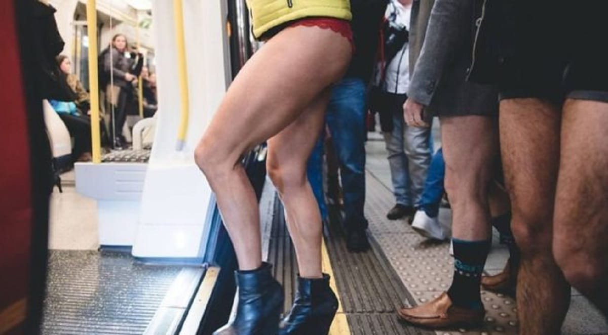 Thousands of boys and girls traveled in Metro without wearing pants
