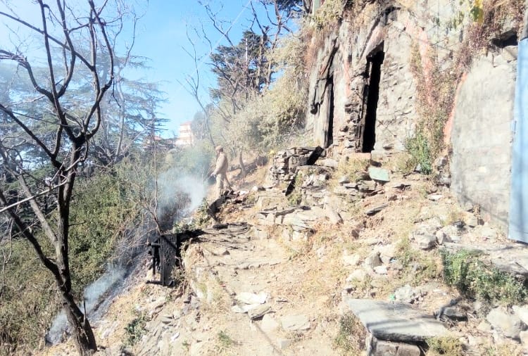 slum on fire in shimla one person Burnt alive