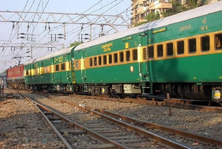 garib rath and goods train came on same track at varanasi cantt station