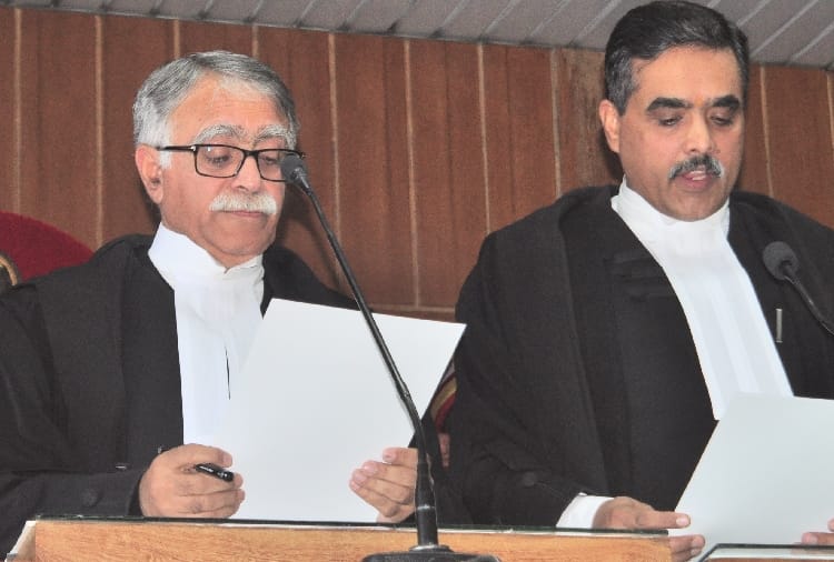 hp high court justice sandeep sharma and chandrabhushan took oath
