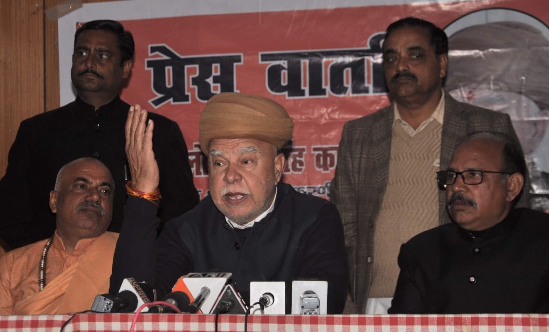 For padmavat film Sanjay Leela Bhansali meets terrorist said karni sena