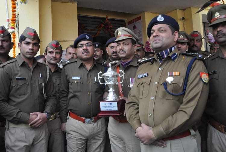 Home Minister rajnath singh honored Gudumba police station 