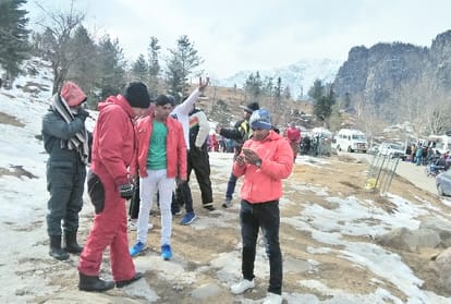 cold wave continued in himachal pradesh