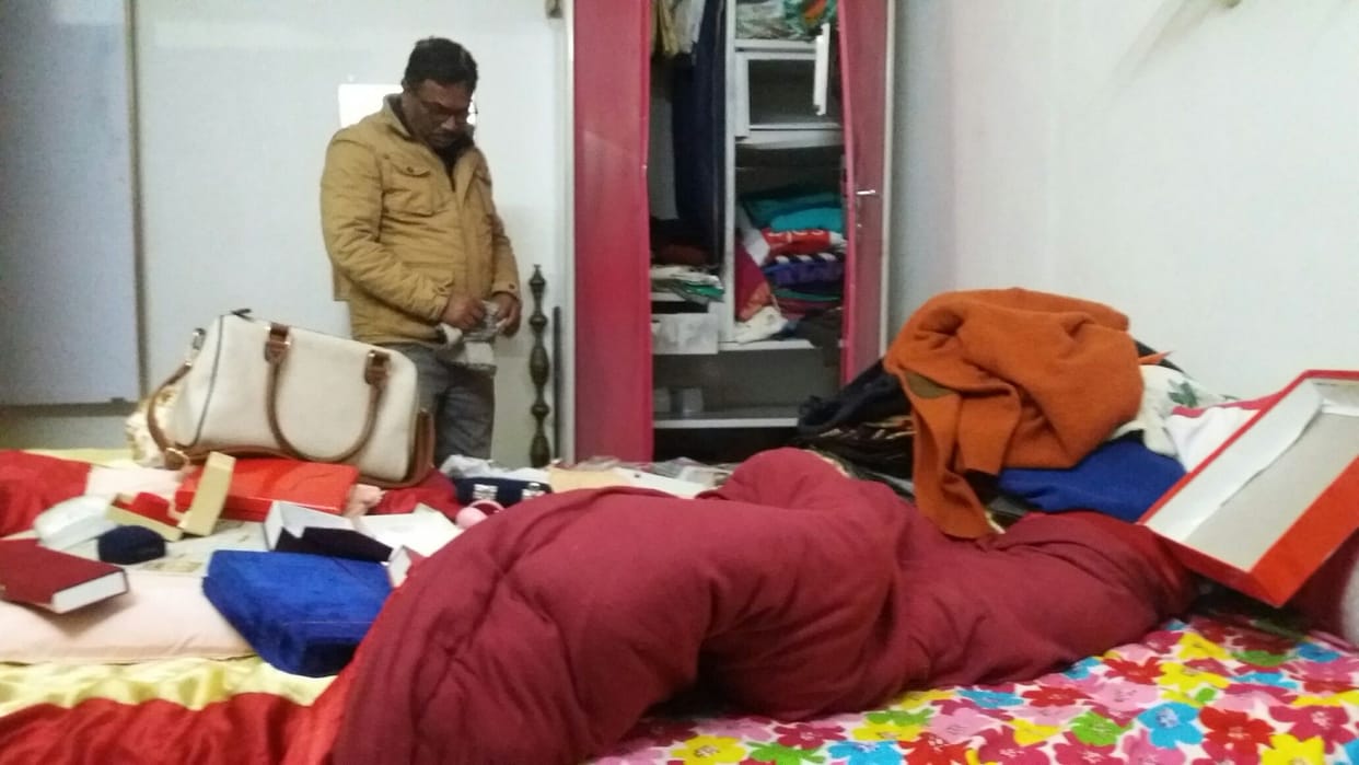 Forty lakh theft from retired officer house in varanasi