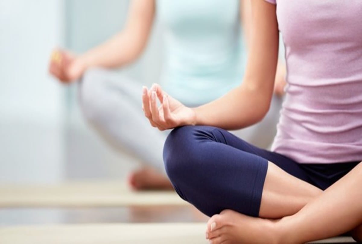 how to remove toxins from body by yoga, know about apaan mudra