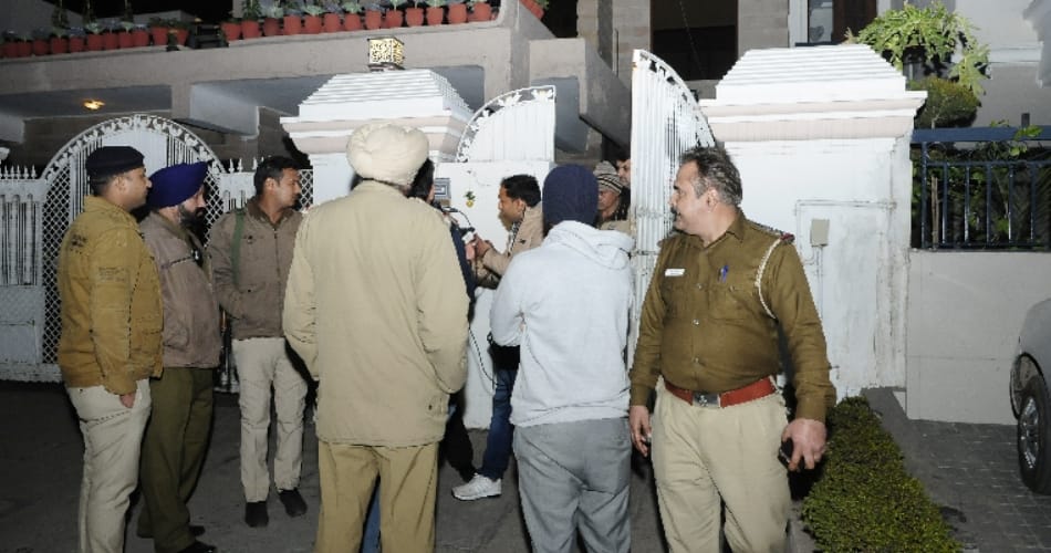 robbery of 1.5 crore from cold store owner house in chandigarh