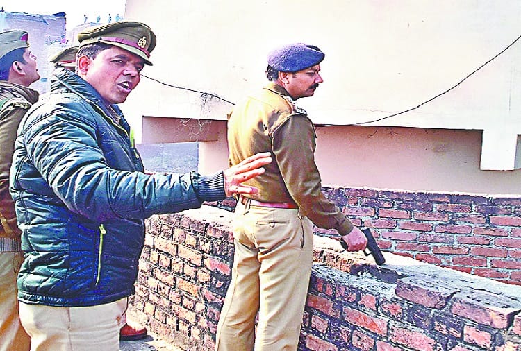 Live encounter in film genre, the officer shot the crook, see photos