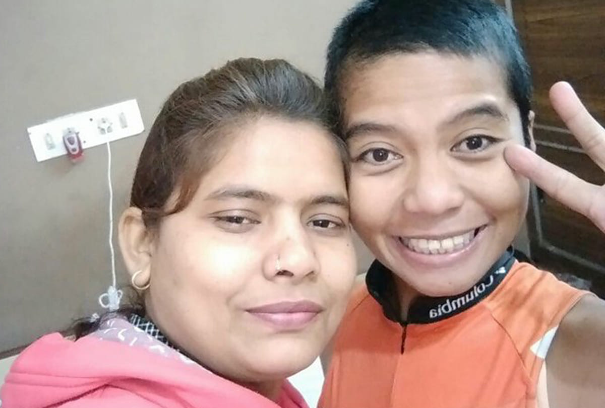 Philippines citizen charm came on cycling tour of India