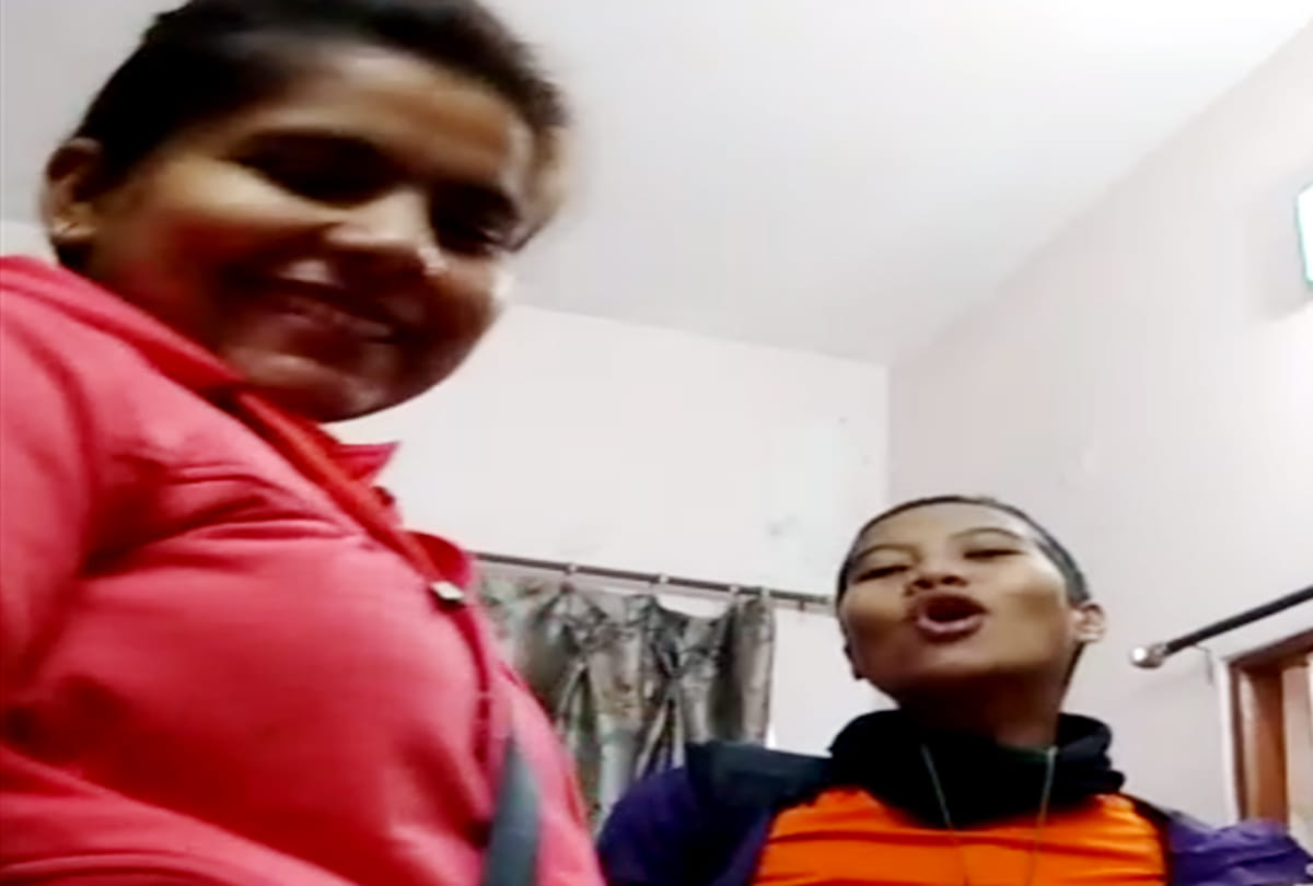 Philippines citizen charm came on cycling tour of India