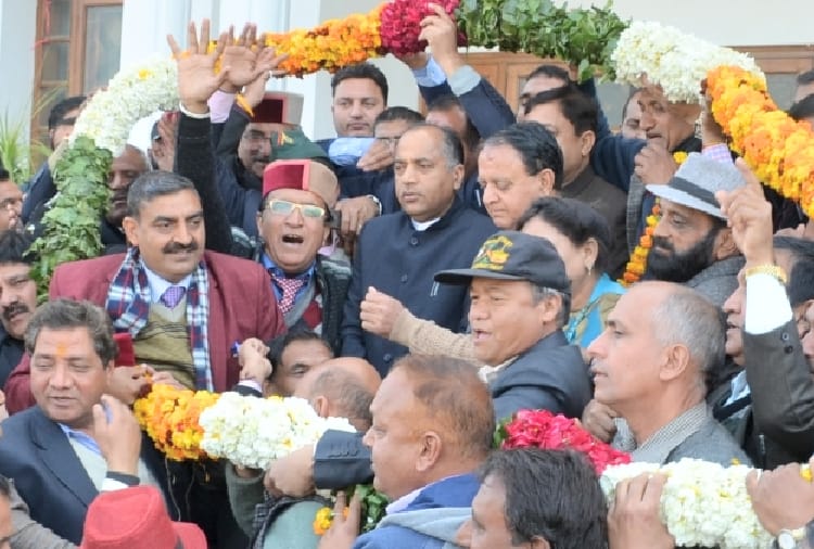 himachal mla reached in assembly session with sticker on vehicle