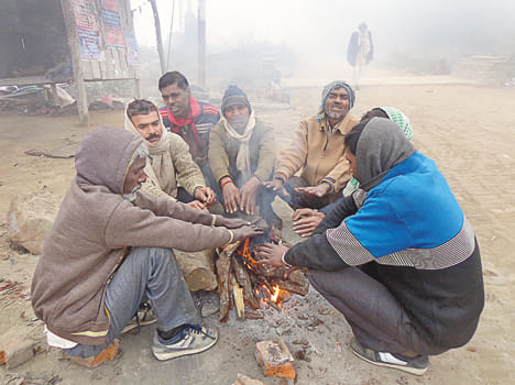 Fog-melting, people shiver