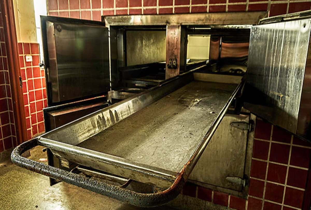 Spanish prisoner declared dead by three doctor wakes up in mortuary 