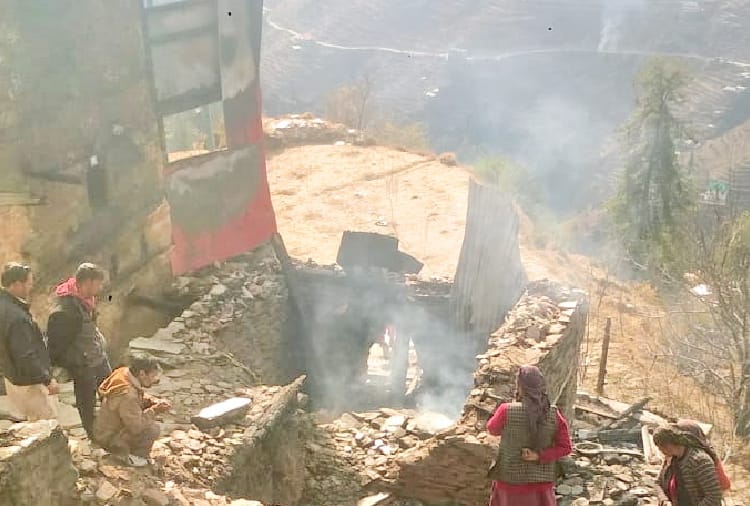 one person died due to fire in house and 250 apple plants burnt