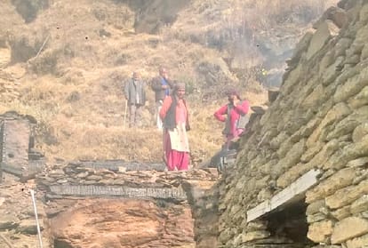 one person died due to fire in house and 250 apple plants burnt