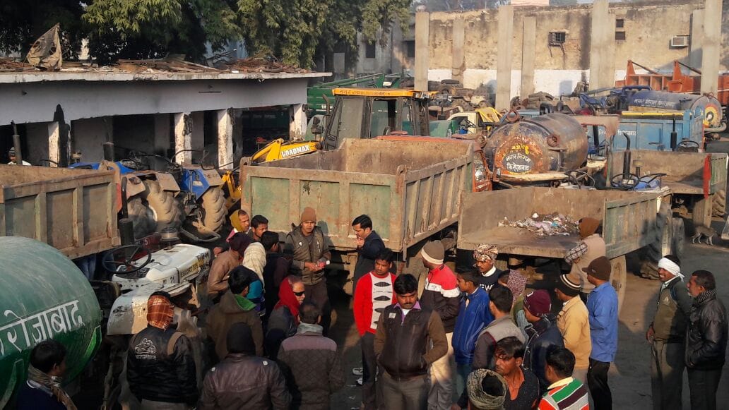 protest against firozabad mayor nutan rathor in nagar nigam