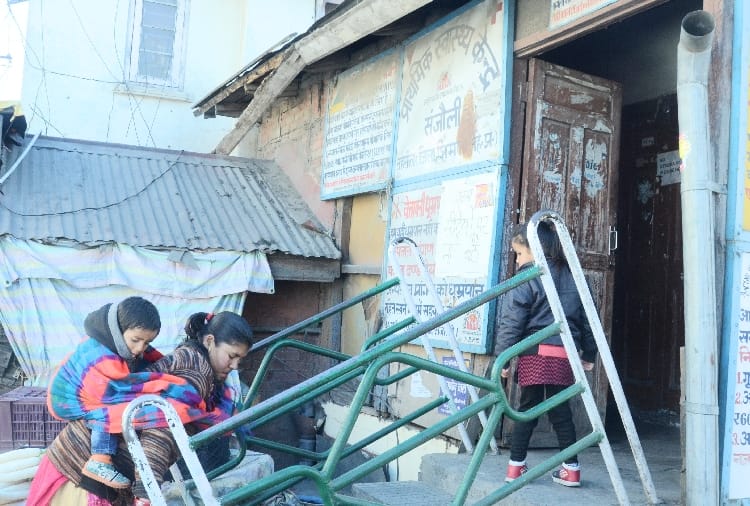 big shortage of basic amenities in phc of shimla