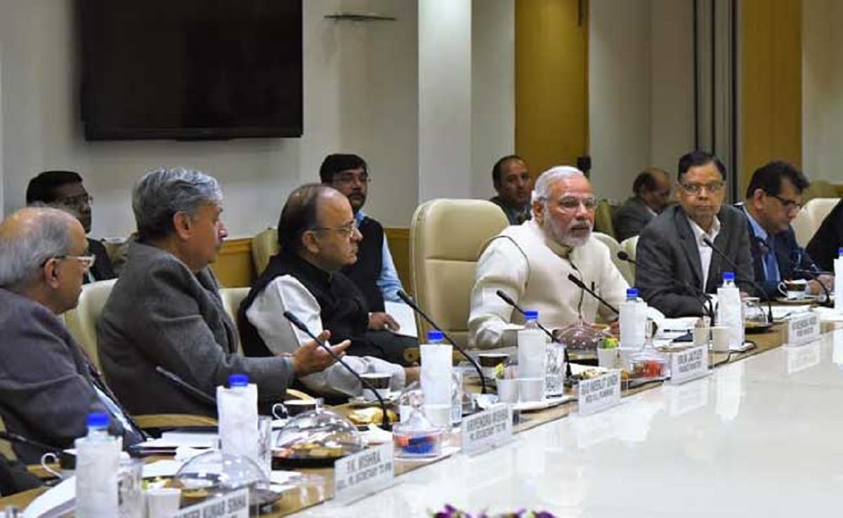 Pm Modi Meeting With Economists, tax exemption limit may Increase