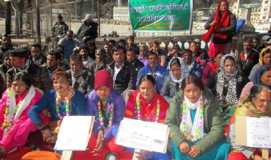 temporary shopkeepers protested