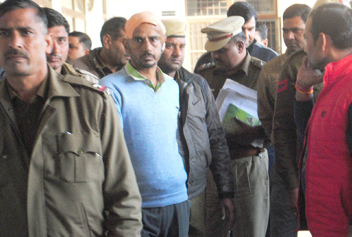 when psycho killer presented in court police officers got shocked as he vomited
