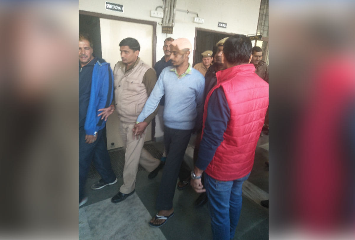 when psycho killer presented in court police officers got shocked as he vomited