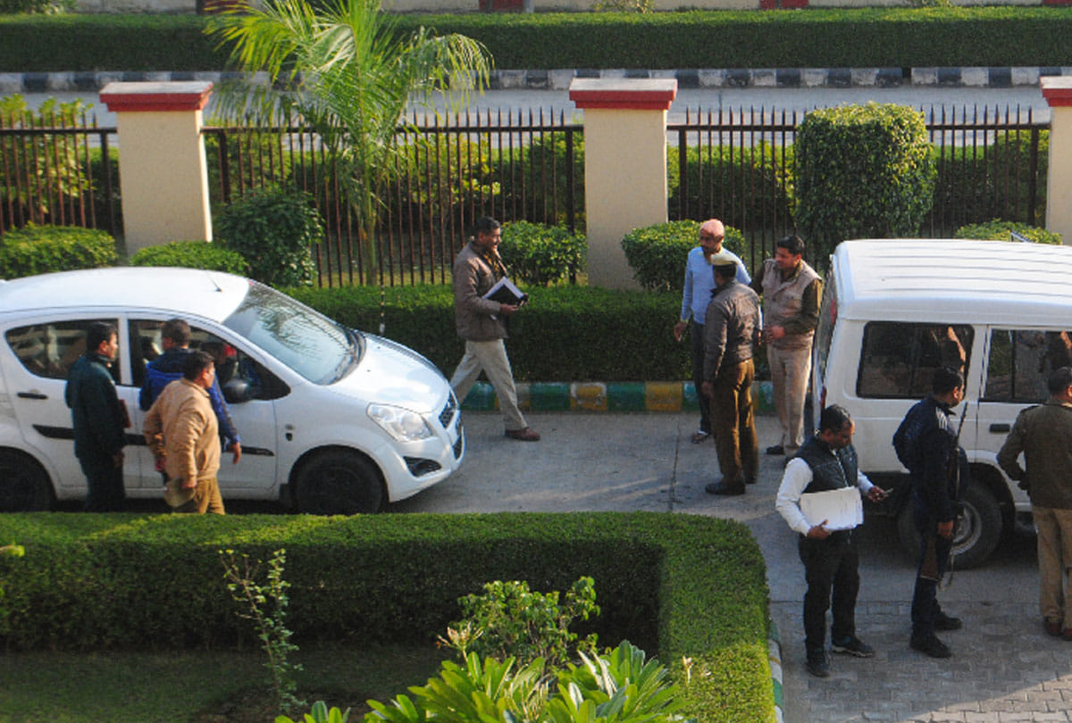 when psycho killer presented in court police officers got shocked as he vomited