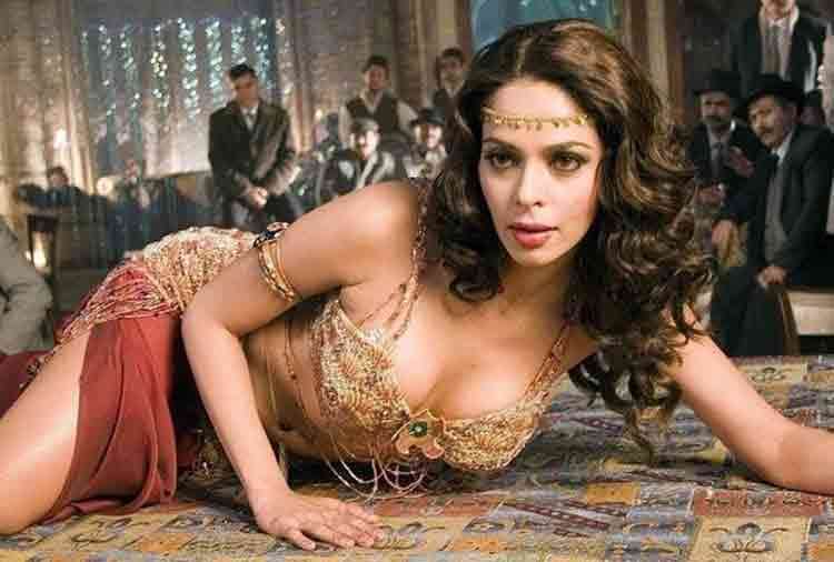 mallika sherawat and her live in partner thrown out from house court orders