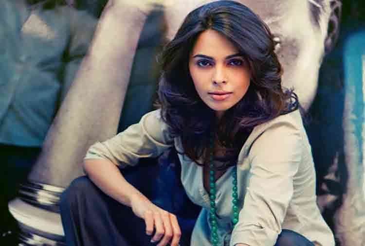 mallika sherawat and her live in partner thrown out from house court orders