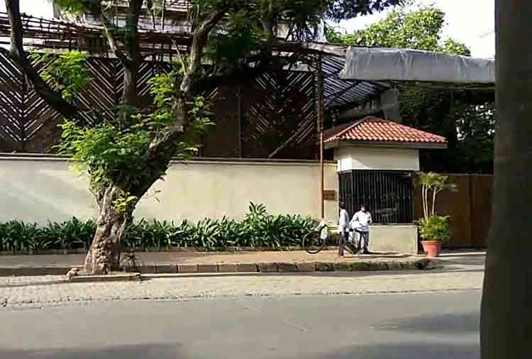 aishwarya rai may leave amitabh bachchan house jalsa and shift to new flat