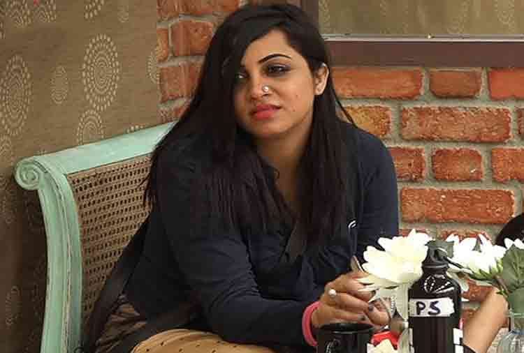 bigg boss 11 arshi khan went to hiten tejwani house ready for a bold scene