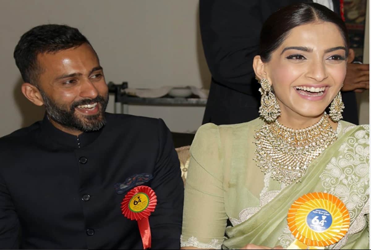 Sonam Kapoor Spotted Shopping For Jewellery In Kolkata with Anand Ahuja mother