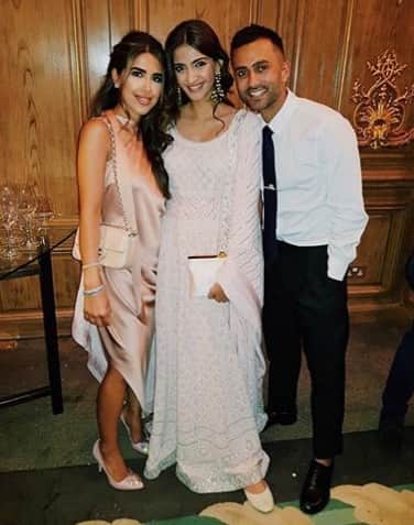 Sonam Kapoor Spotted Shopping For Jewellery In Kolkata with Anand Ahuja mother