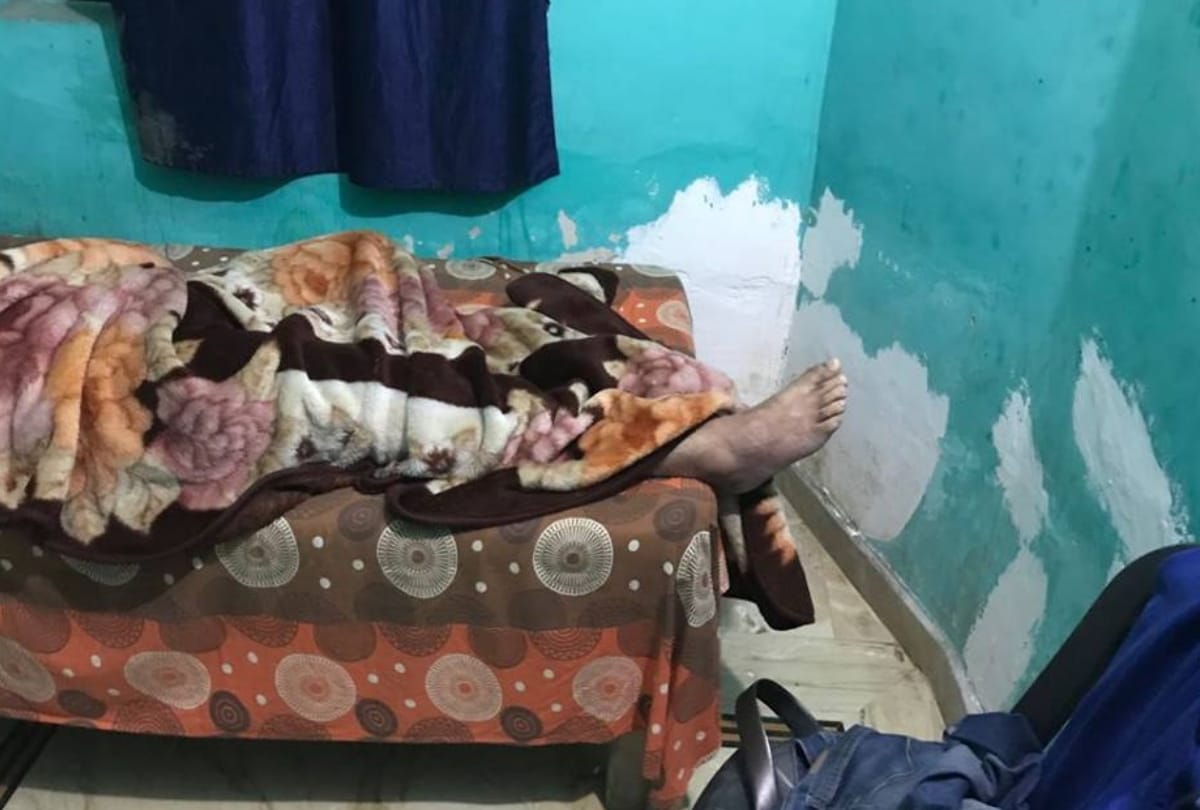 dead body of a woman inspector son found in a pg room in greater noida
