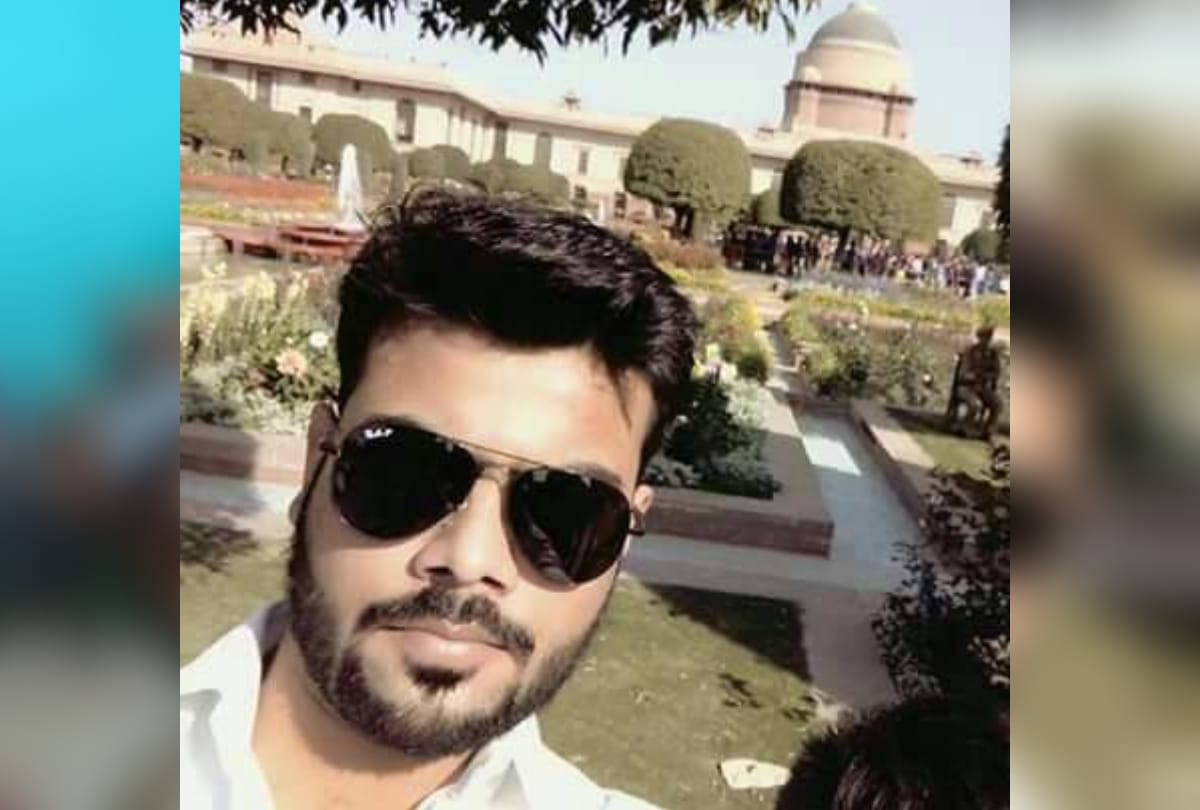 dead body of a woman inspector son found in a pg room in greater noida