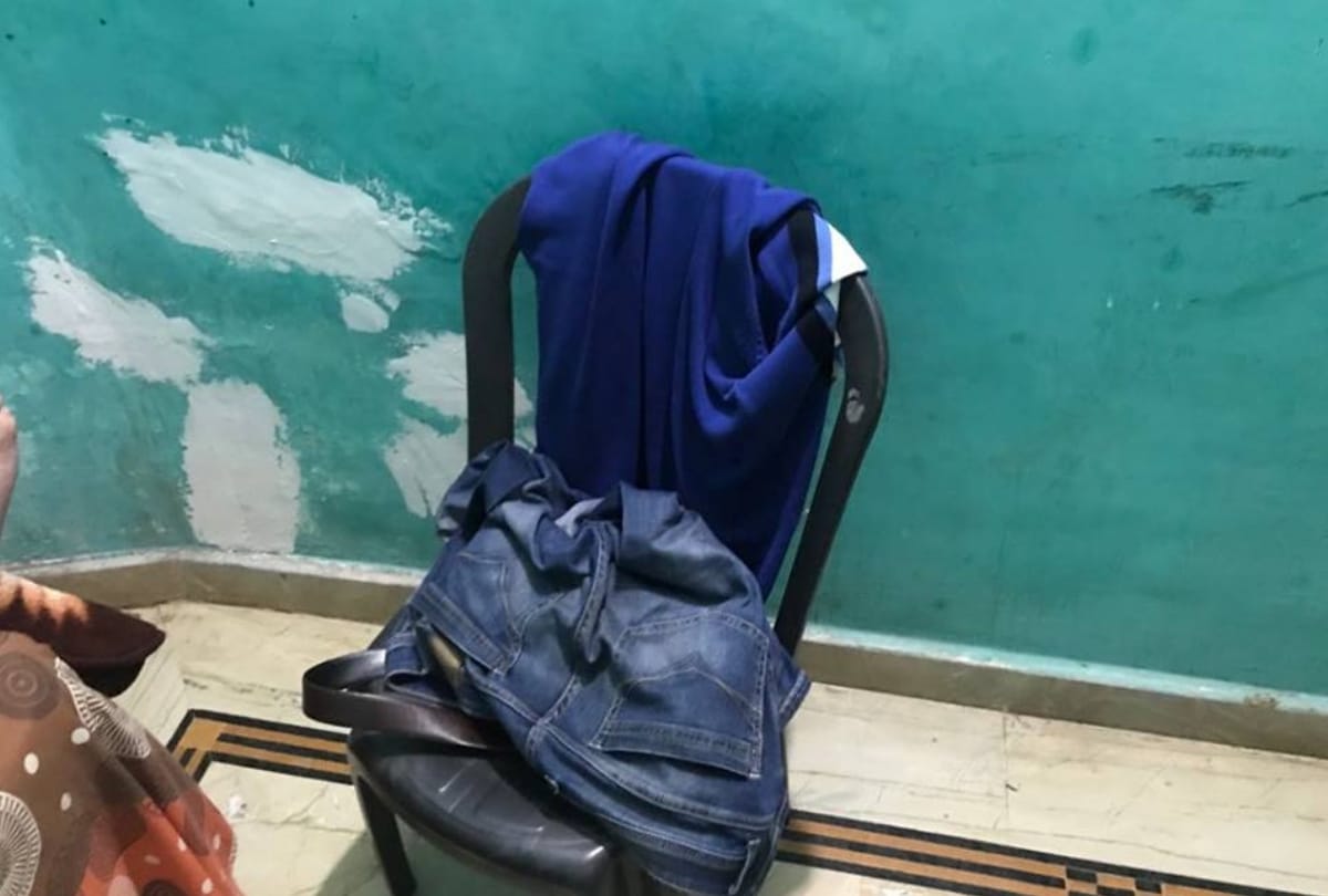 dead body of a woman inspector son found in a pg room in greater noida