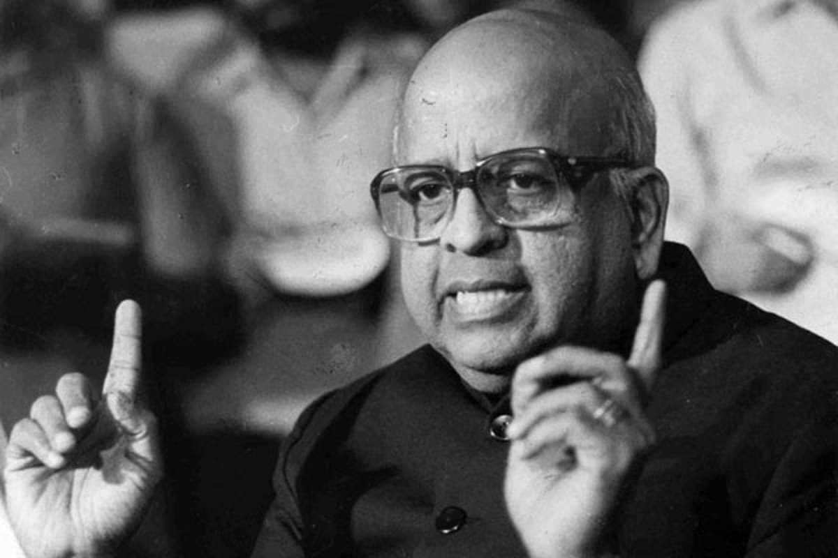  former election commisioner t.n seshan now living in old age home