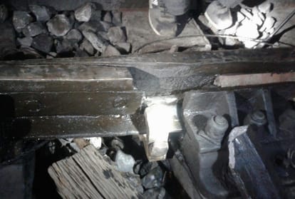 railway track found broken in mohanlalganj.