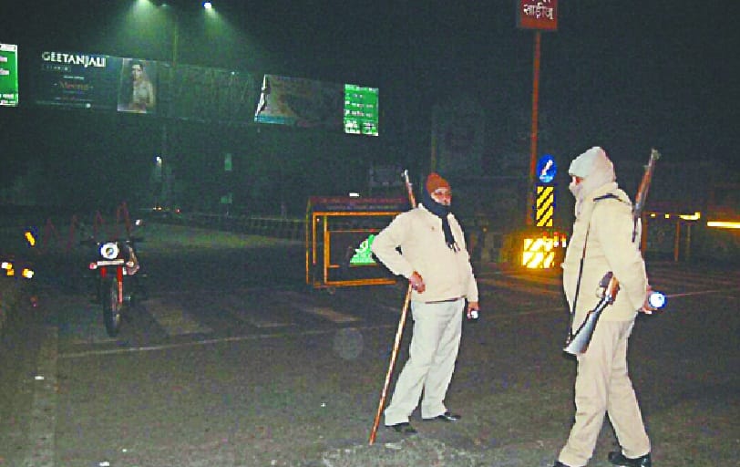 police ne vasooli ke liye theke par beche churahe