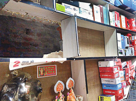 Shipped four lakh goods in the shop