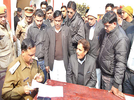 Advocate's peak in Farrukhabad, daroda suspended