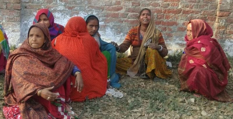 पुलिया से टकराई बाइक , चाचा-भतीजे की मौत