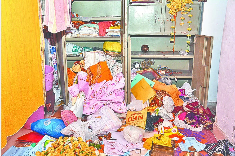 एटा: अवागढ़ के अंनदपुर में तीन घरों से लाखो की चोरी