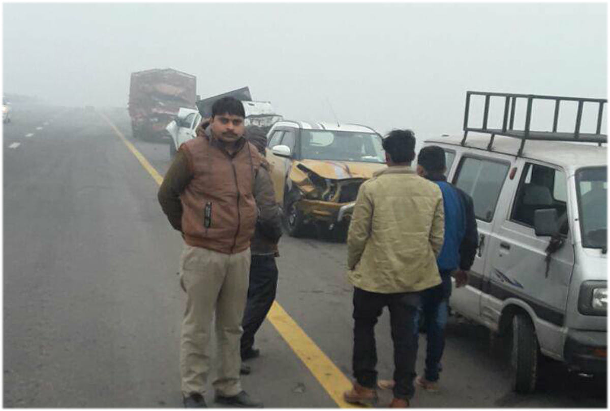 agra lucknow expressway accident due to fog at kannauj